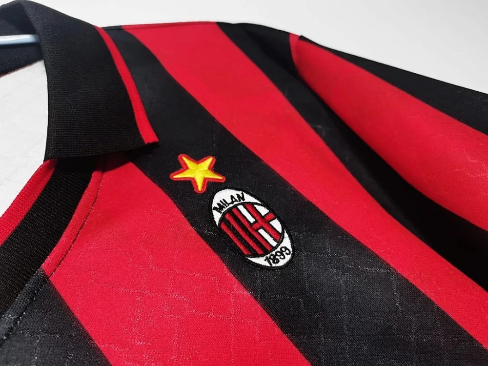 1995/96 season AC Milan Home Retro clublogo detail