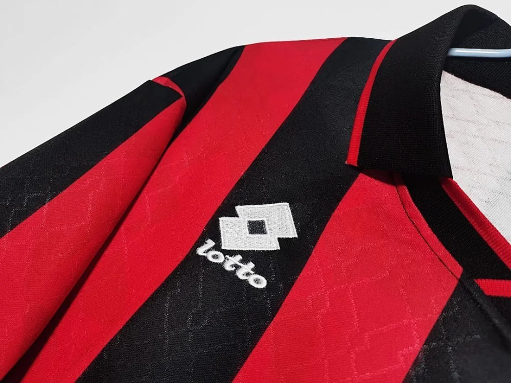 1995/96 season AC Milan Home Retro Lotto detail